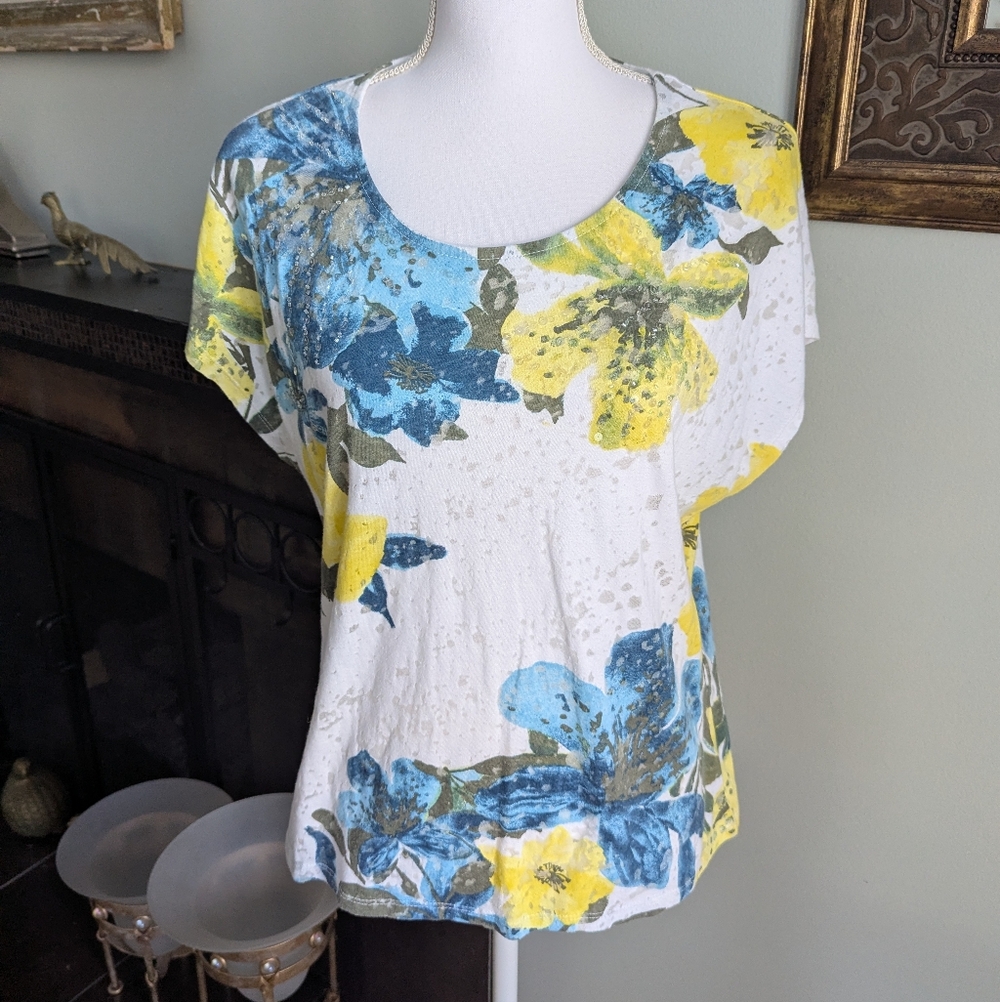 CHICO'S 2 Size Large Tee Short Sleeve Floral Bead Neckline Accent Blue Yellow